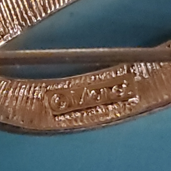 Vintage Monet Brooch - Picture 5 of 5